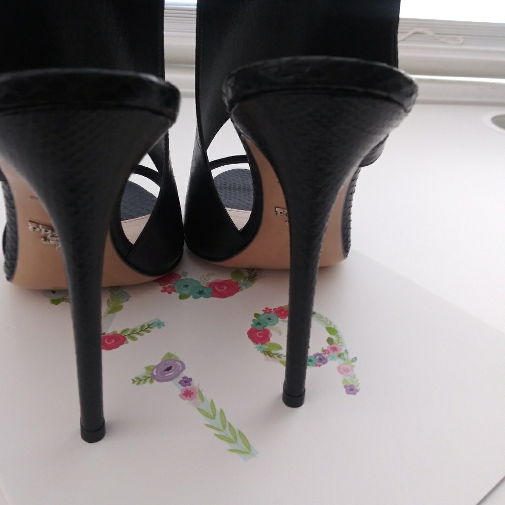 NWOT Authentic PRADA Leather heels. - Picture 3 of 8